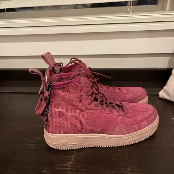 Nike Shoes - Nike Air Force 1 combat gum bottom